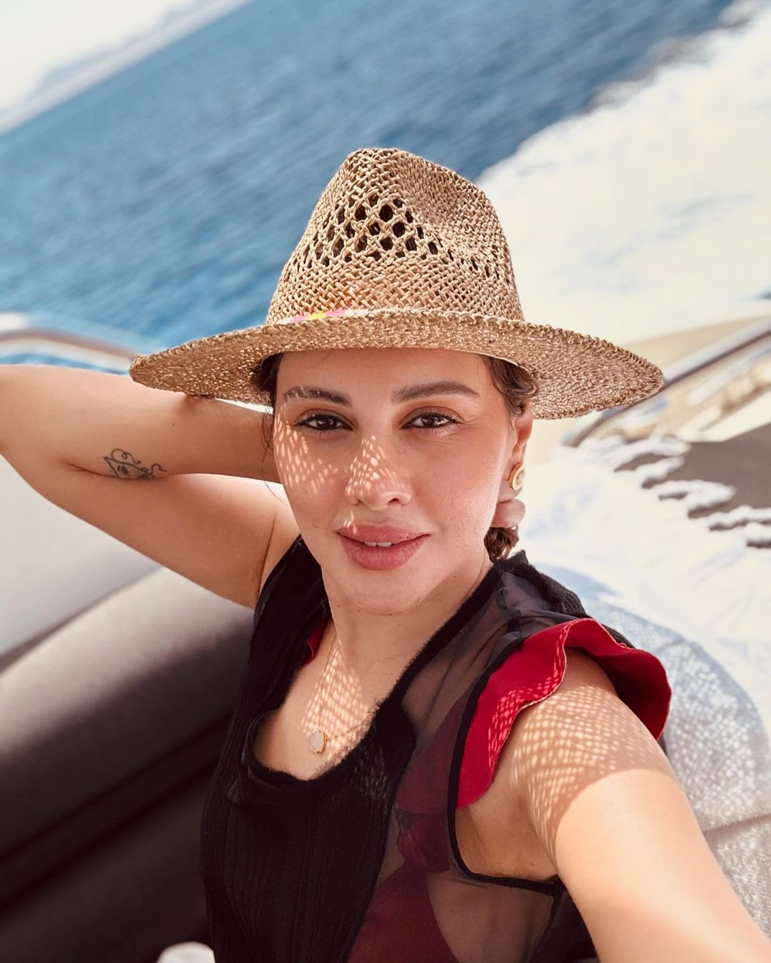 ياسمين رئيس اختارت الساحل الشمالي في مصر لقضاء شهر عسلها