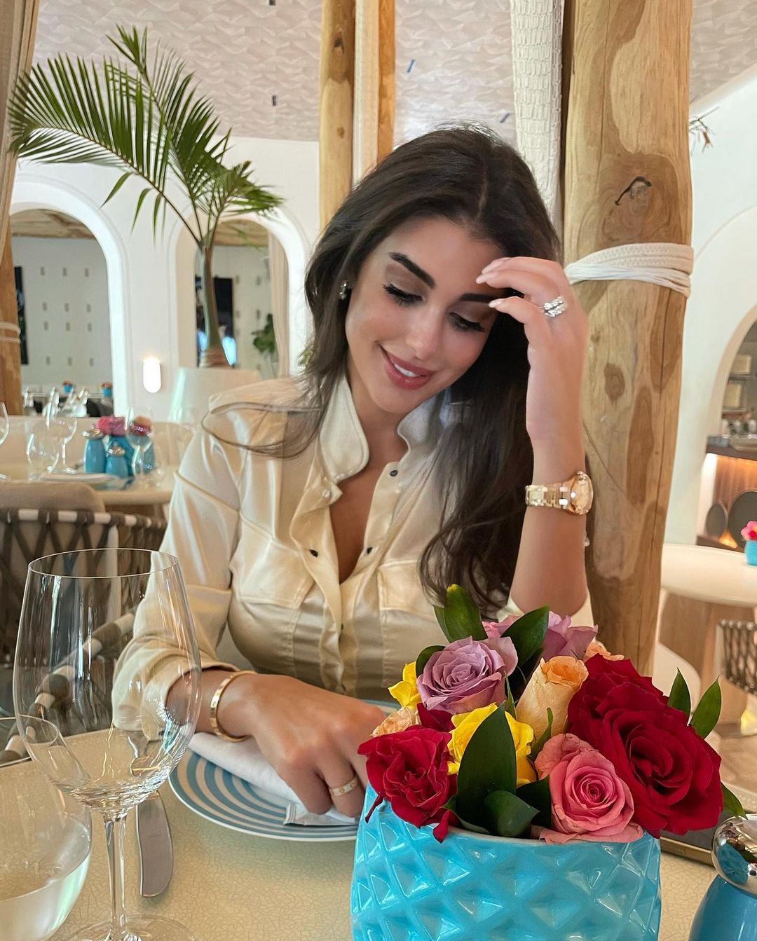 ياسمين صبري بخاتم زفاف كارتييه