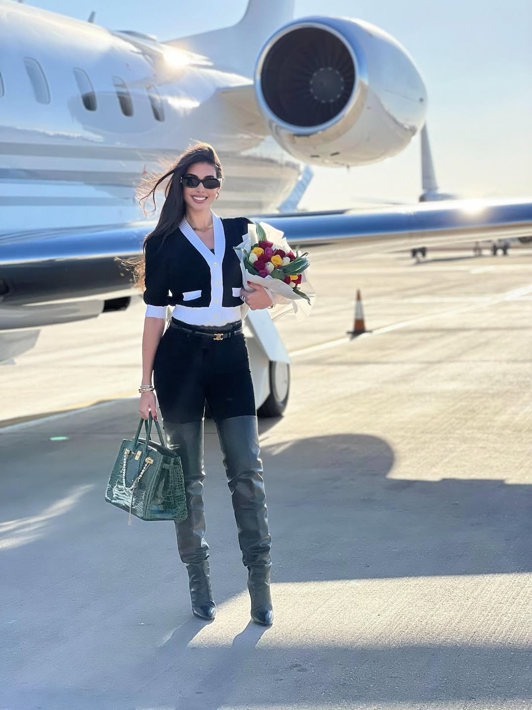  ياسمين صبري بستايل البنطال الضيق باللون الأسود مع قميصا صوفيا 