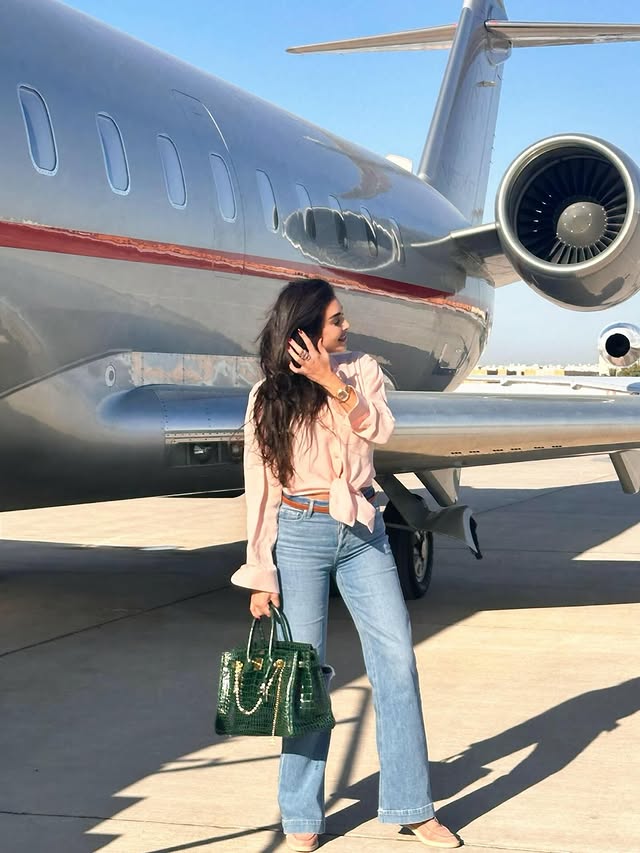 ياسمين صبري بإطلالة كاجوال مع حقيبة الهيرمس