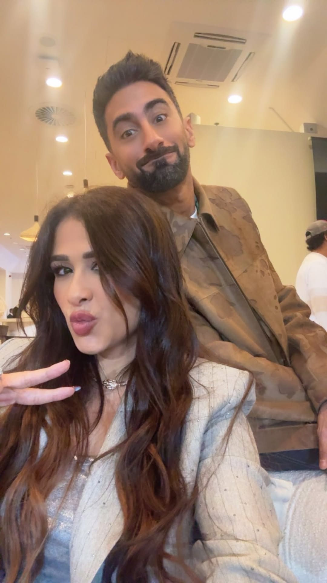 ياسمين عبدالعزيز تخطف الأنظار في جائزة الفورمولا 1