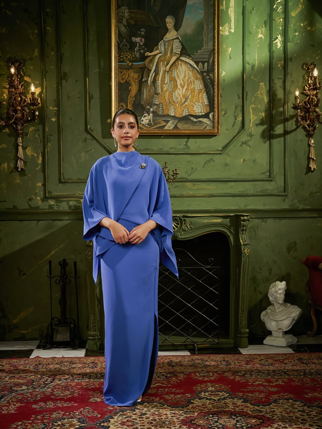  ياسمينا العبد ترتدي فستانا طويلا باللون الأزرق