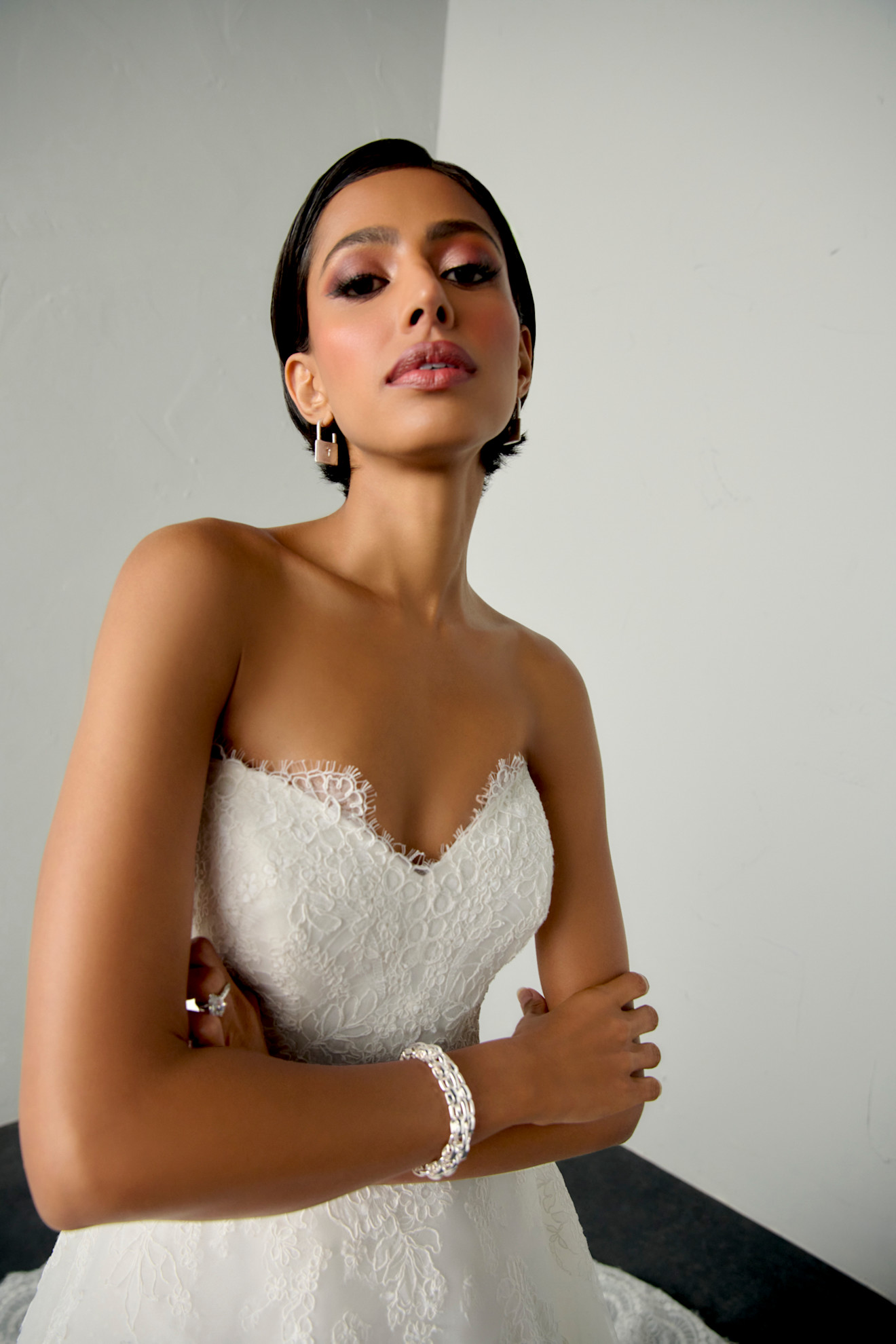 ياقة على شكل قلب في عروض جاستين ألكساندر