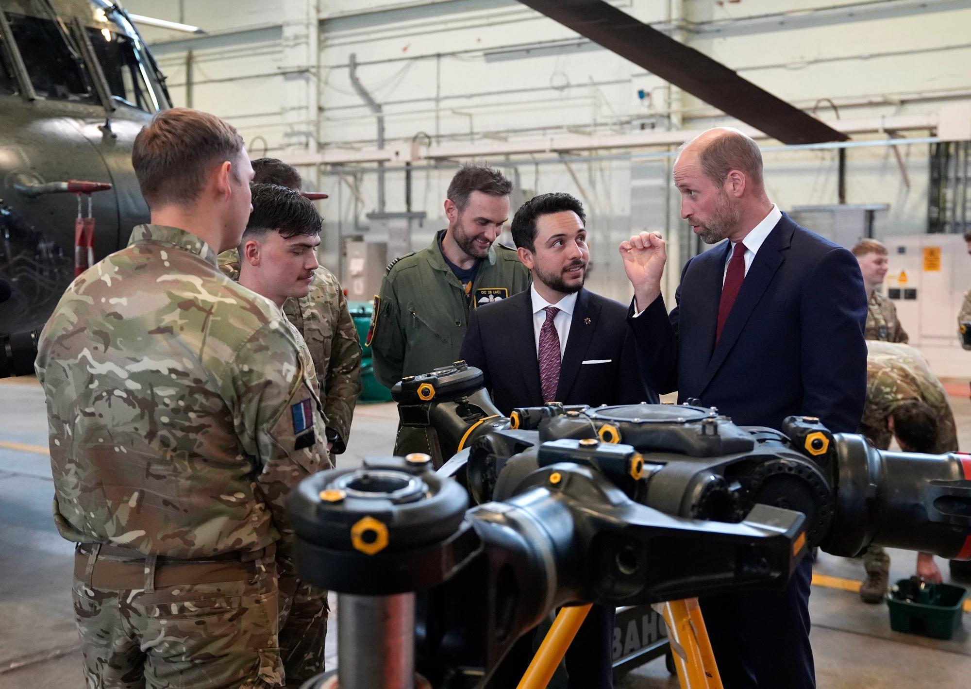 يتبادلان الزيارات العسكرية في قواعد سلاح الجو الملكي