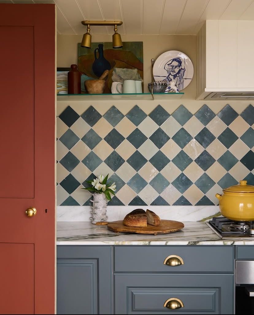 يتيح البلاط بنمط الكاروهات إمكانية اللعب بالألوان