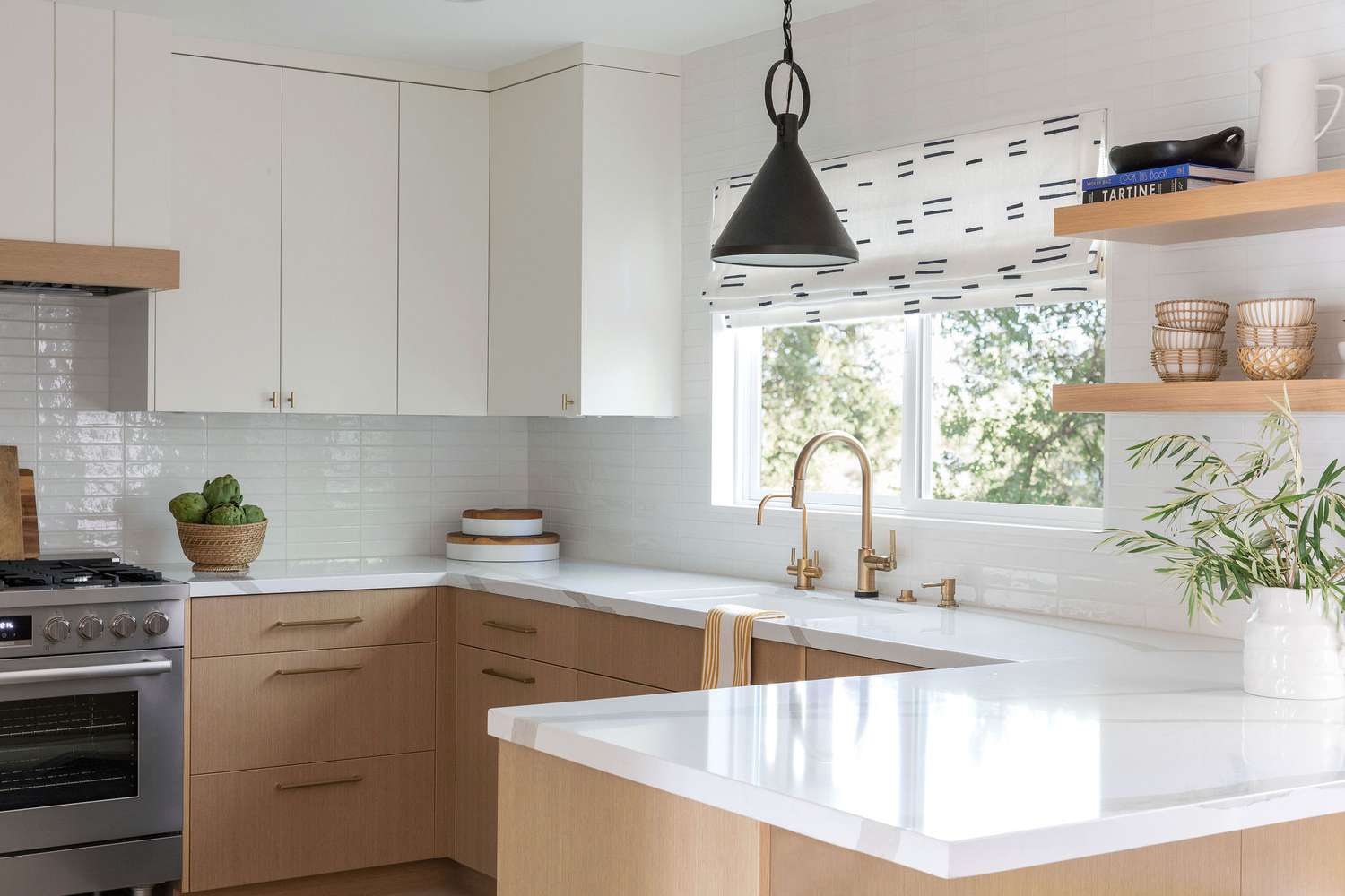 يجب تحديد كمية الخزائن بشكل متوازن في المطبخ