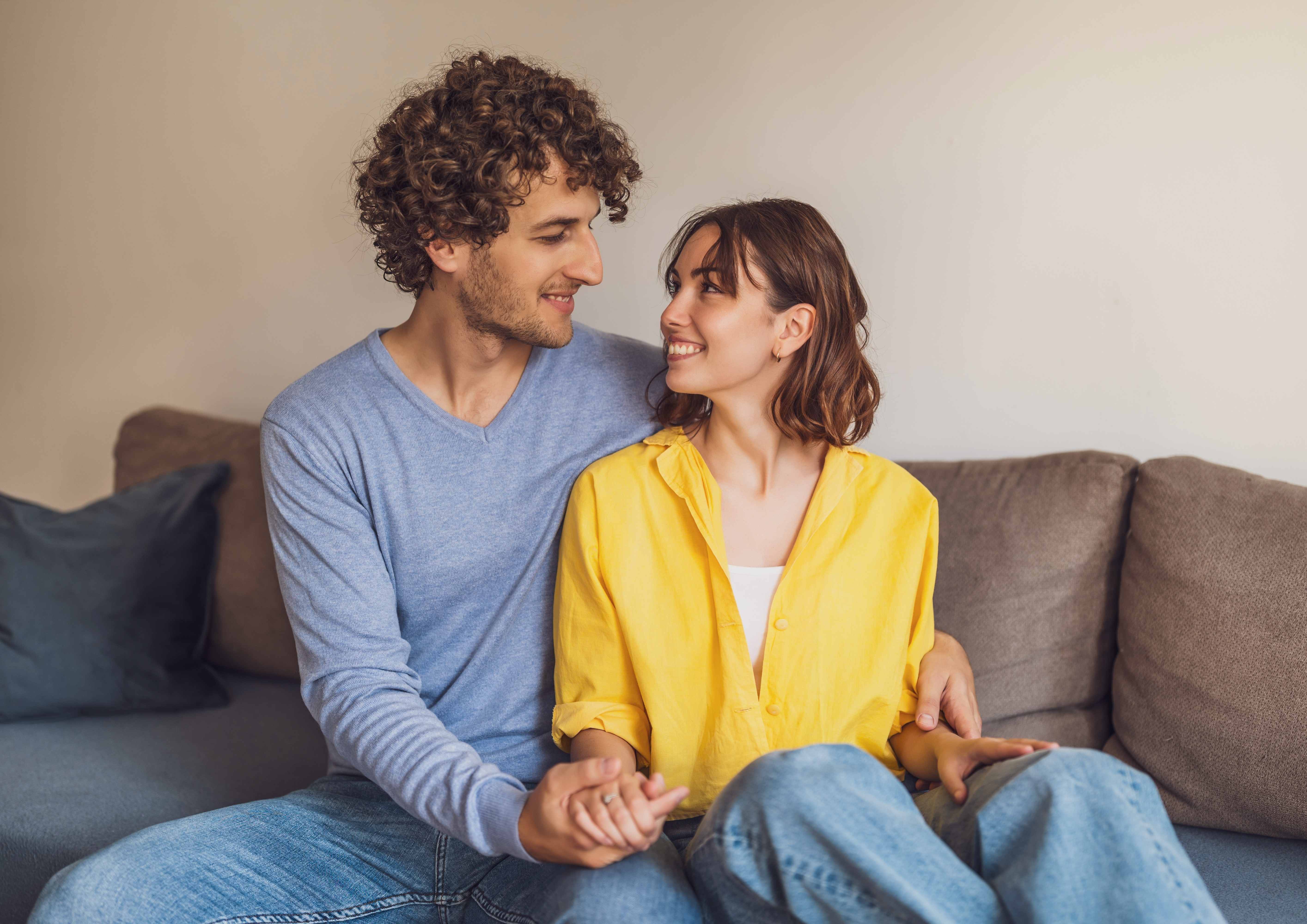يجب على المرأة التأكد من العلامات التي تدل على جدية الرجل في العودة بعد الانفصال