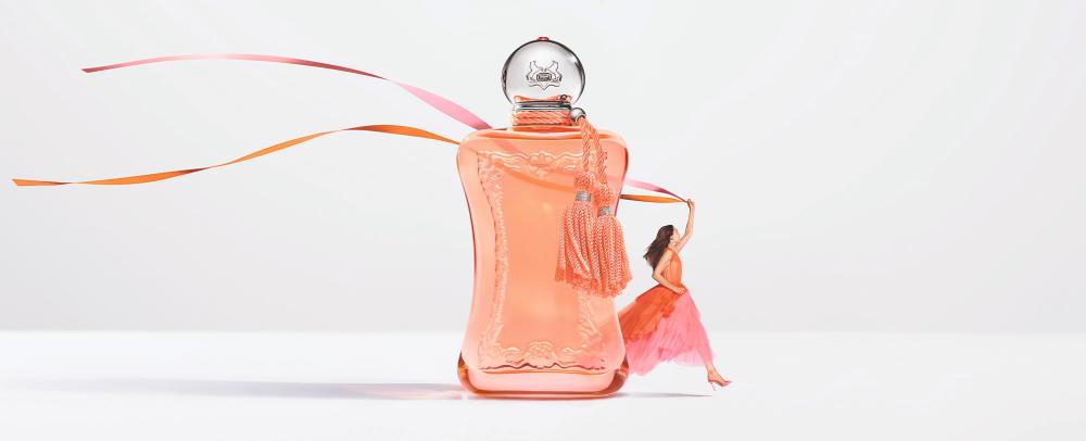 يحتفي عطر أثينايس بروح الشباب والفرح والأنوثة من خلال توليفة أنثوية زاهية