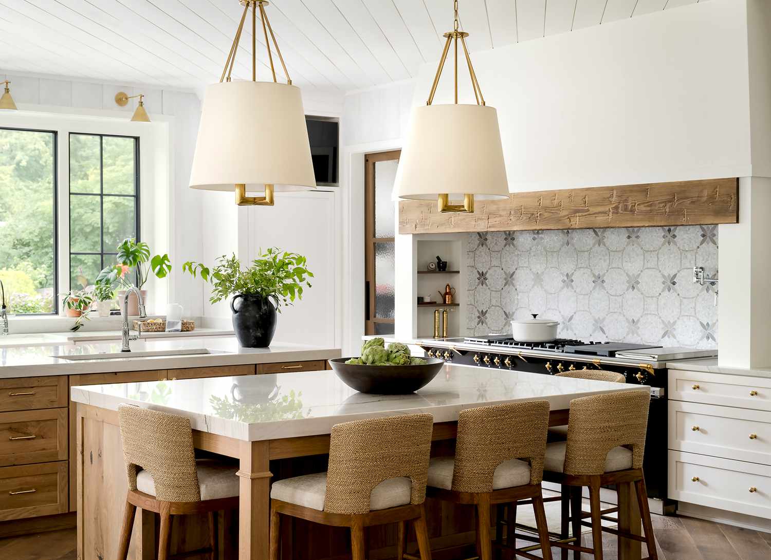 يركز الاهتمام بالمطابخ على تحقيق توازن دقيق بين العملية، الأناقة، والعصرية