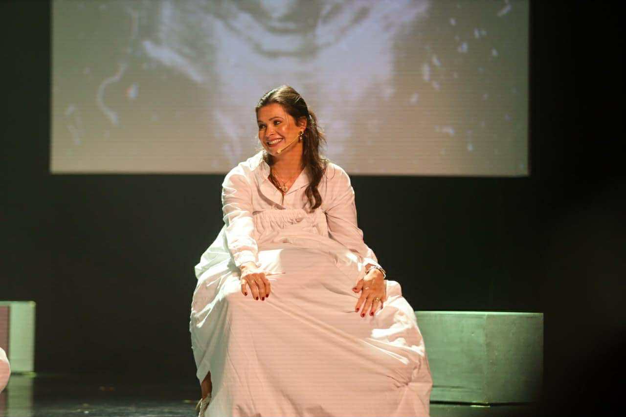 يسرا اللوزي تدعم المسرح الخطير