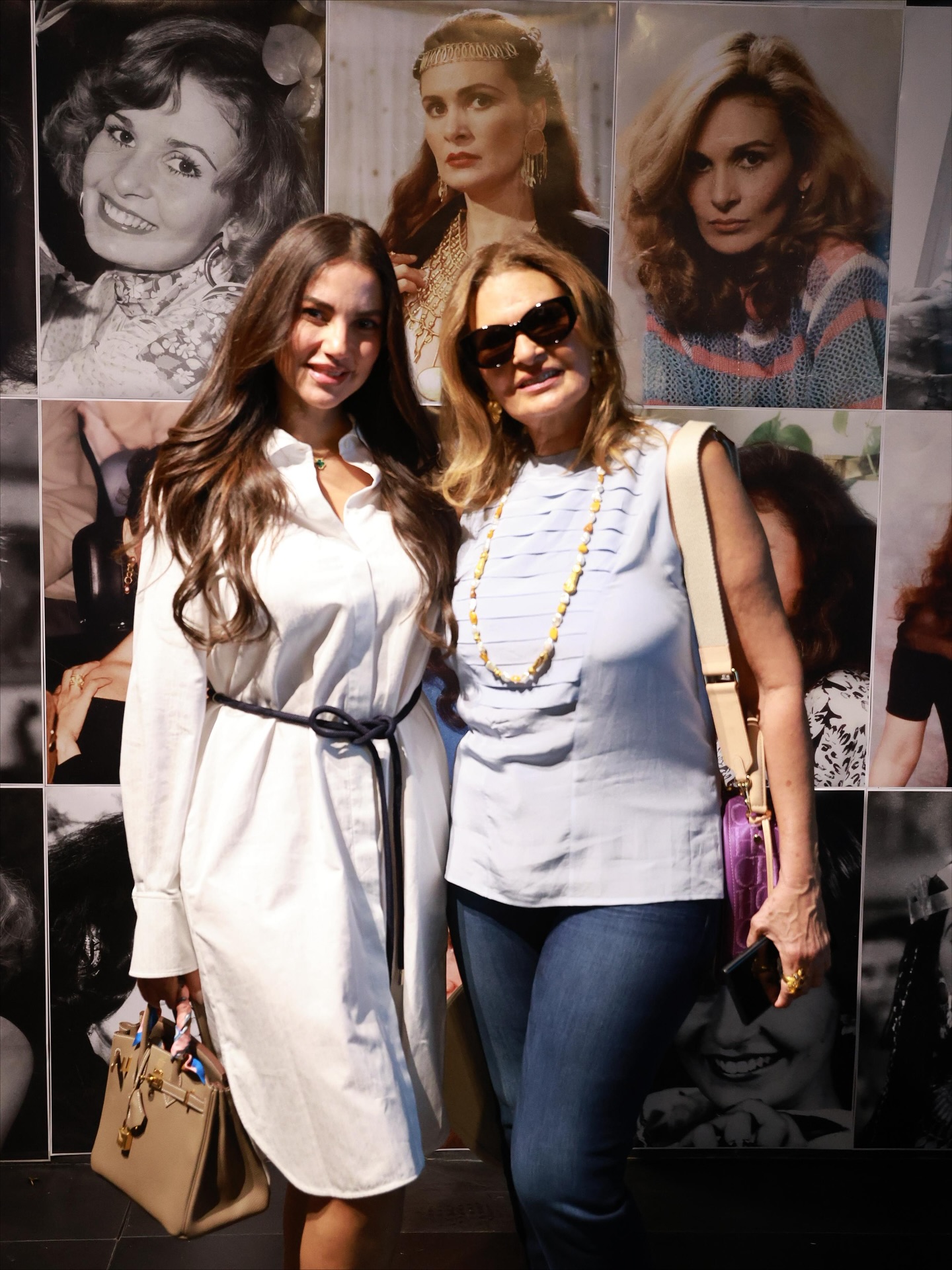 يسرا مع الفنانة درة في معرضها