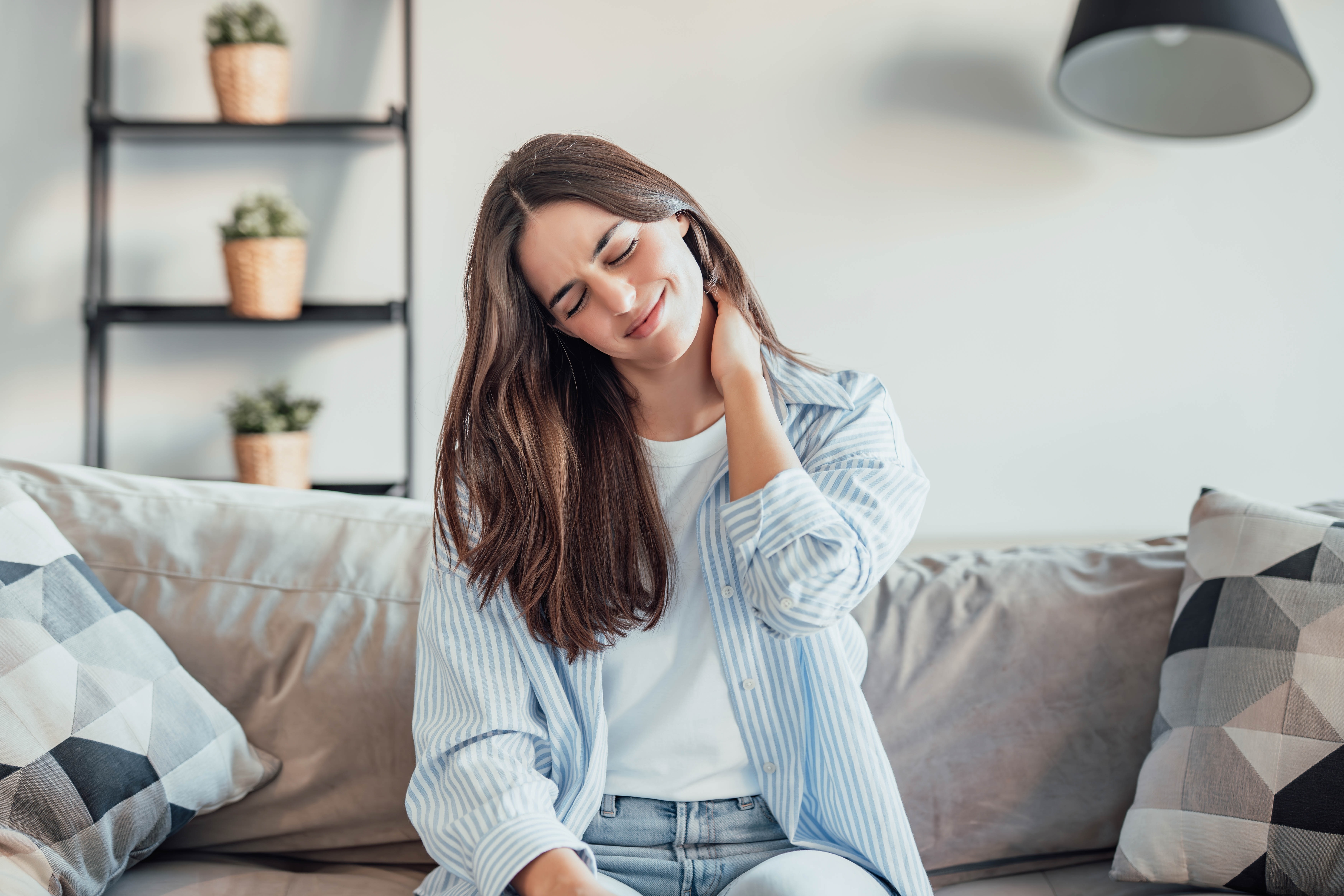 يصاب الشخص المتيبس بتشنجات مؤلمة في العضلات