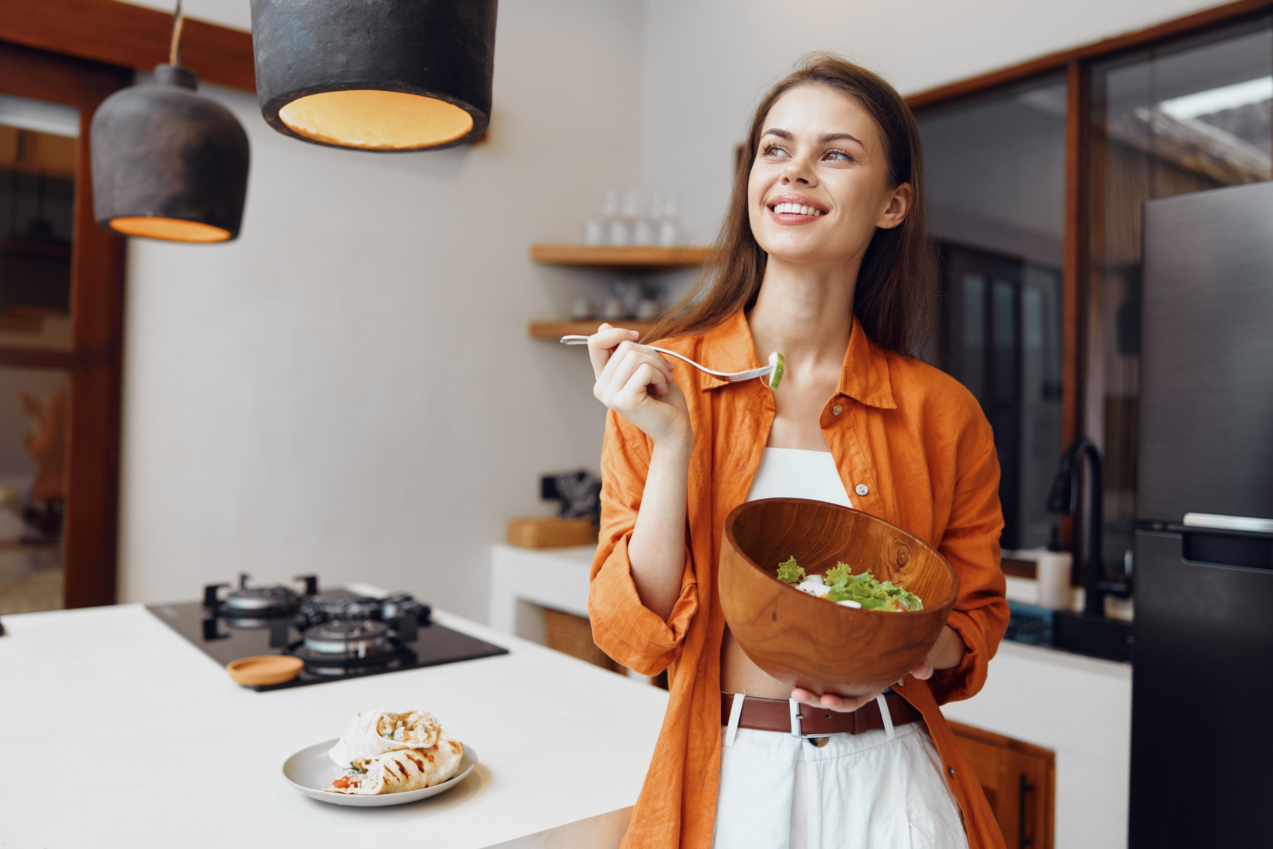 يعزز الأكل الصحي أداء الجهاز الهضمي ويمد الجسم بالطاقة