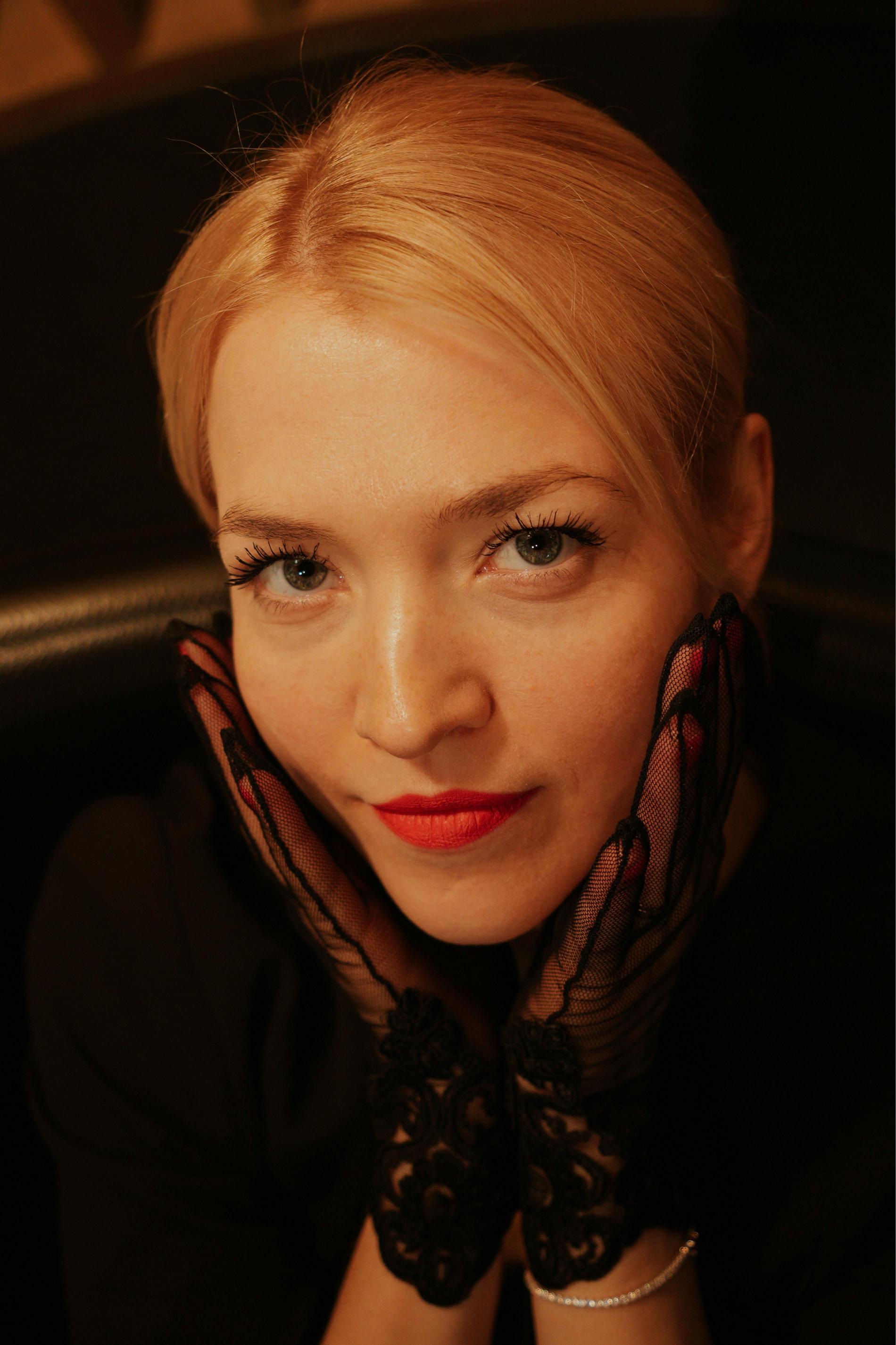 يفضل اختيار أحمر شفاه يناسب إطلالات العيد (1)