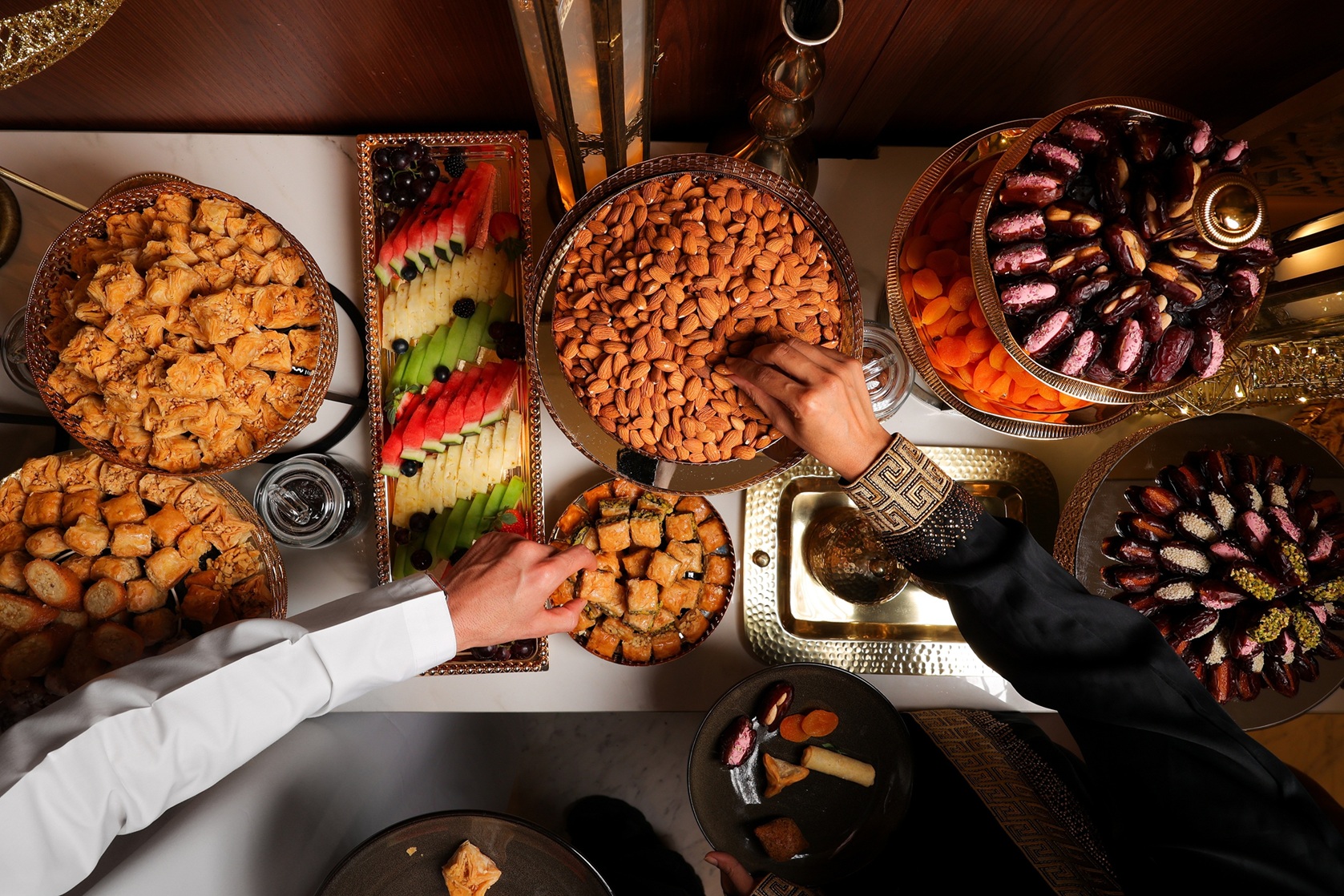 يقدم الفندق تجربة إفطار استثنائية في مطعم ذا غورمي يارد بأجوائه الدافئة والترحيبية