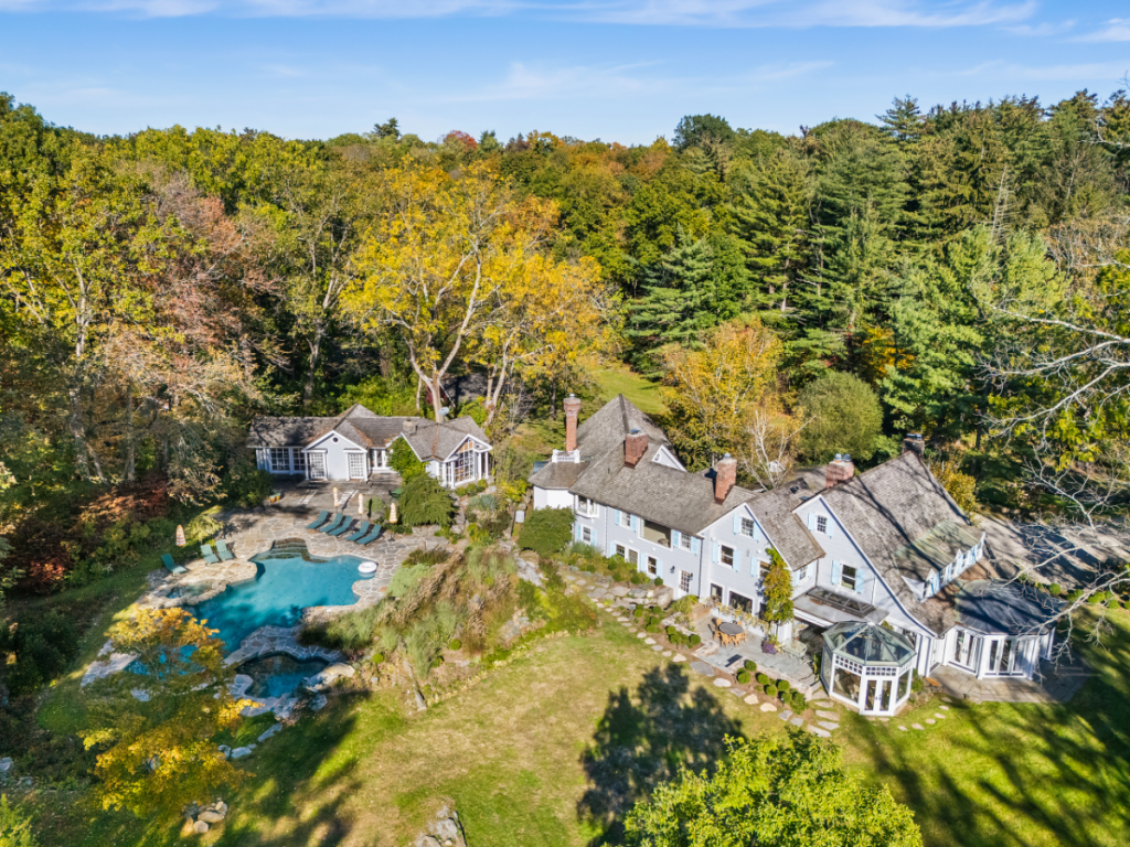 يقع عقار باريمور المعروض للبيع في منطقة هاريسون الراقية في مانهاتن بولاية نيويورك