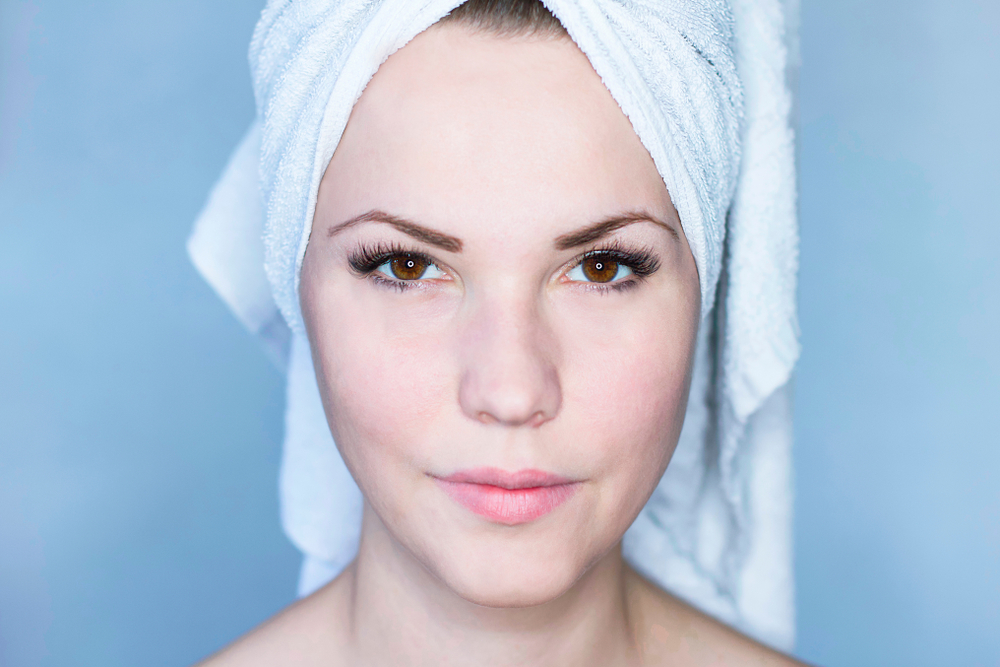 يمكن أن تستفيد البشرة الجافة، مع ضرورة الترطيب المكثف بعد الجلسة لتفادي فقدان الماء.