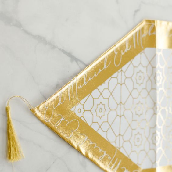 يمكن استبدال المفارش التقليدية بنقوشات بأشكال إسلامية الطراز