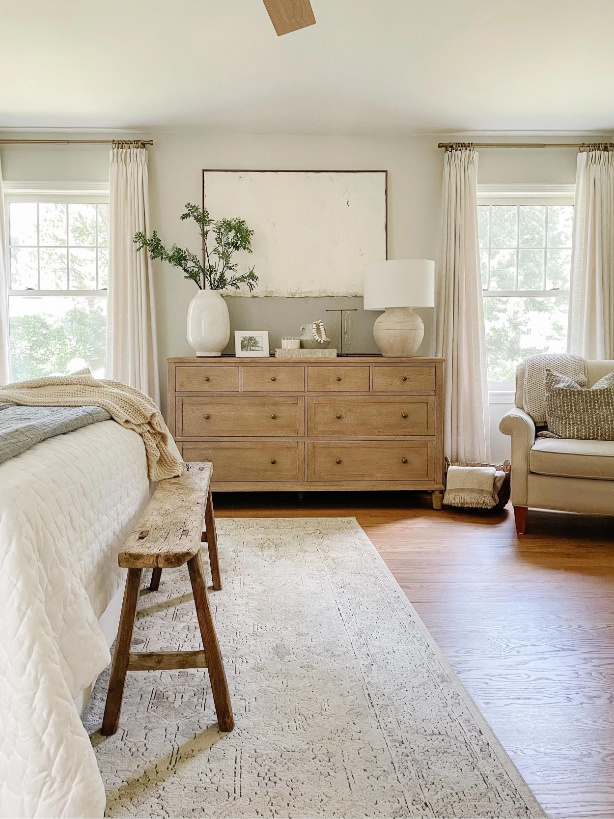 يمكن استخدام لون الرمادي الكلاسيكي كلون مستقل هادئ