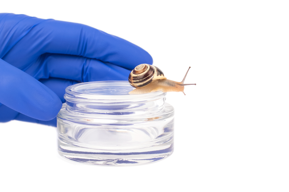 يمكنك استخدام مستخلص الحلزون خاصة للبشرة التي تعاني من آثار حب الشباب أو الجفاف