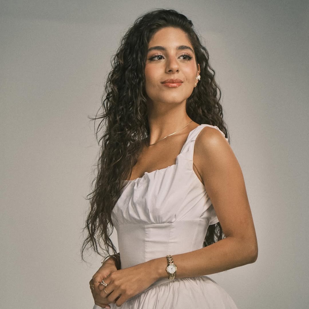 يمكنك تطبيق الليب جلوس على طريقة مايان السيد في إطلالتك الصباحية