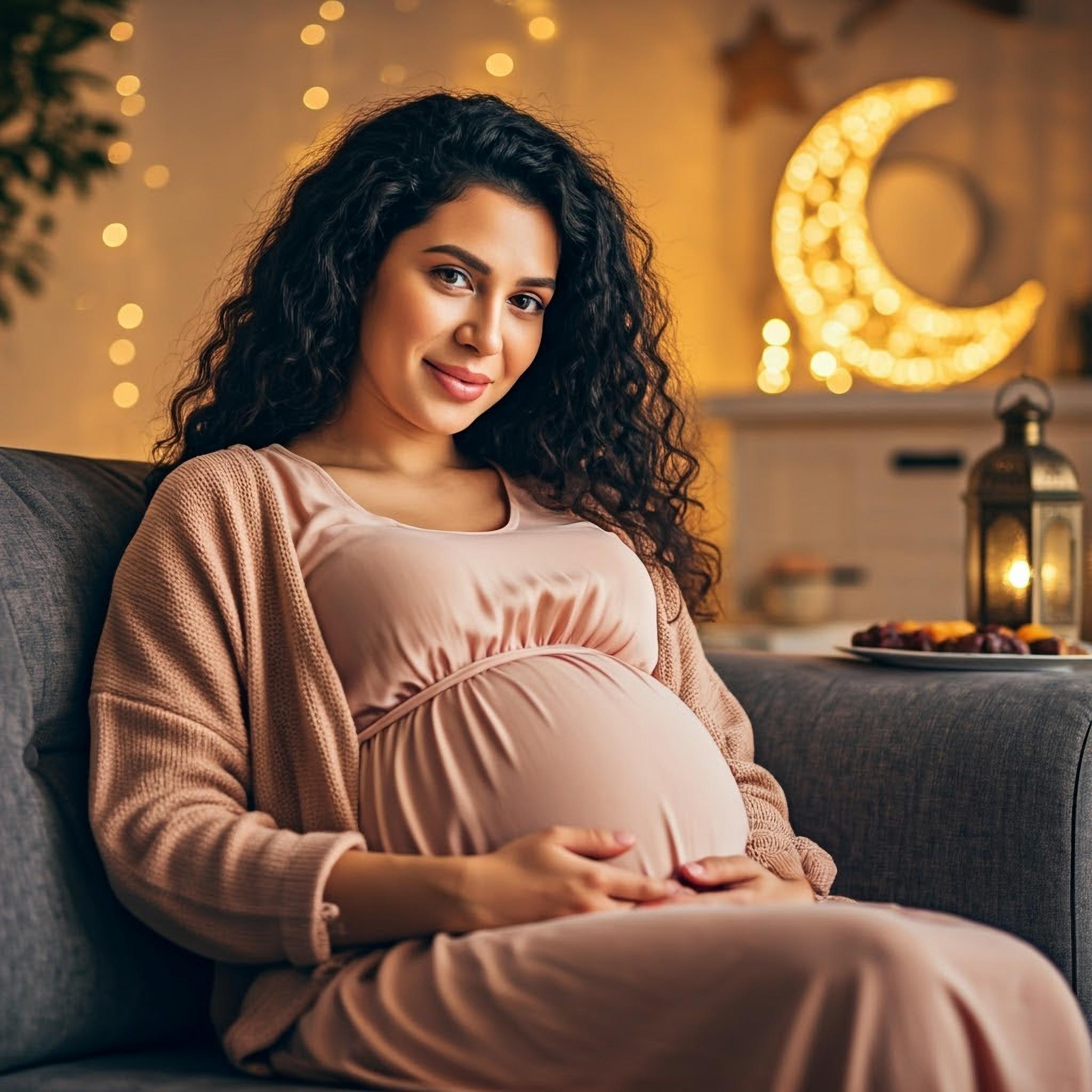 ينصح الأطباء الحامل في الشهور الأولى بعدم الصيام