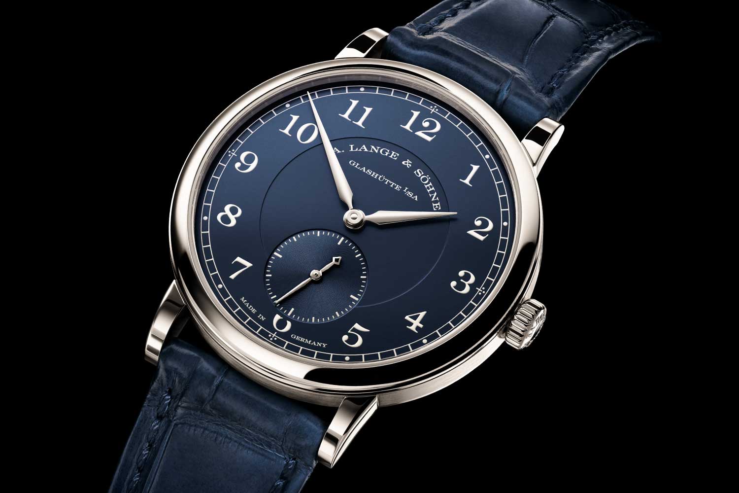 يوحي التصميم النحيف والبسيط لعلبة 1815 من A. Lange & Söhne بالأناقة الهادئة