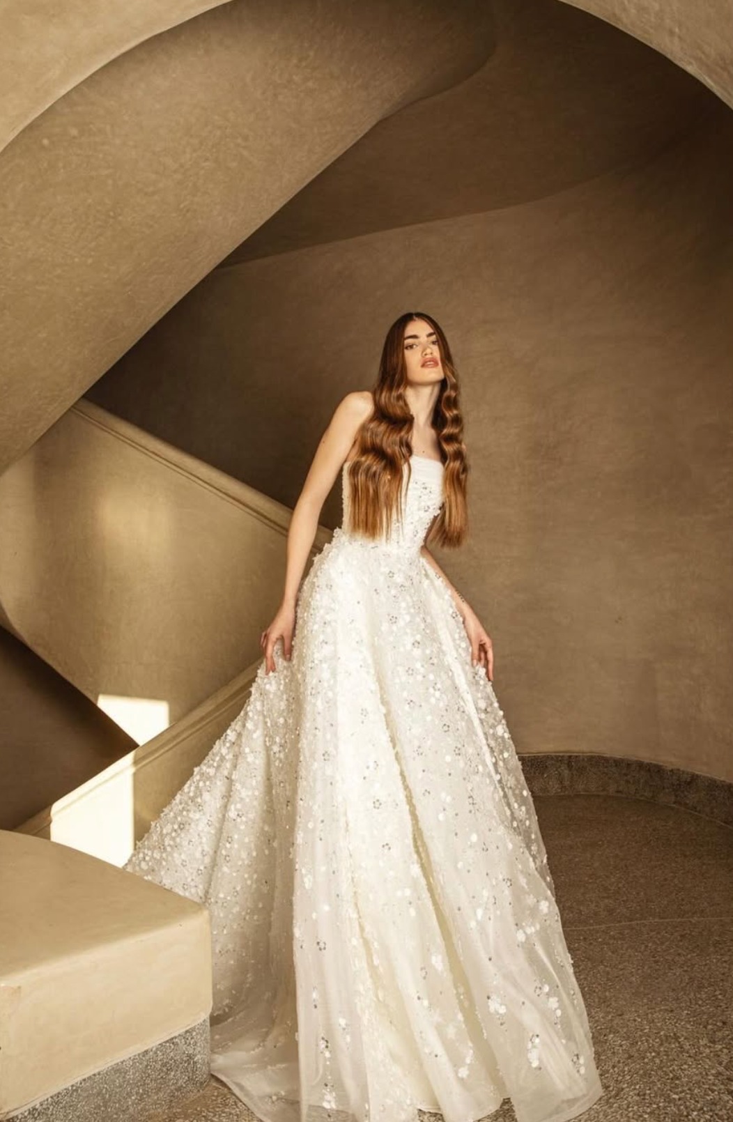 ١٠- فستان مطرز للعروس من تصميم بثينة الريامية من Buthaina Boutique