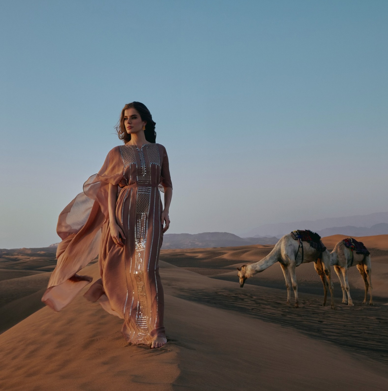 ٤-قفطان فاخر بتطريز تقليدي من بثينة الزدجالية 