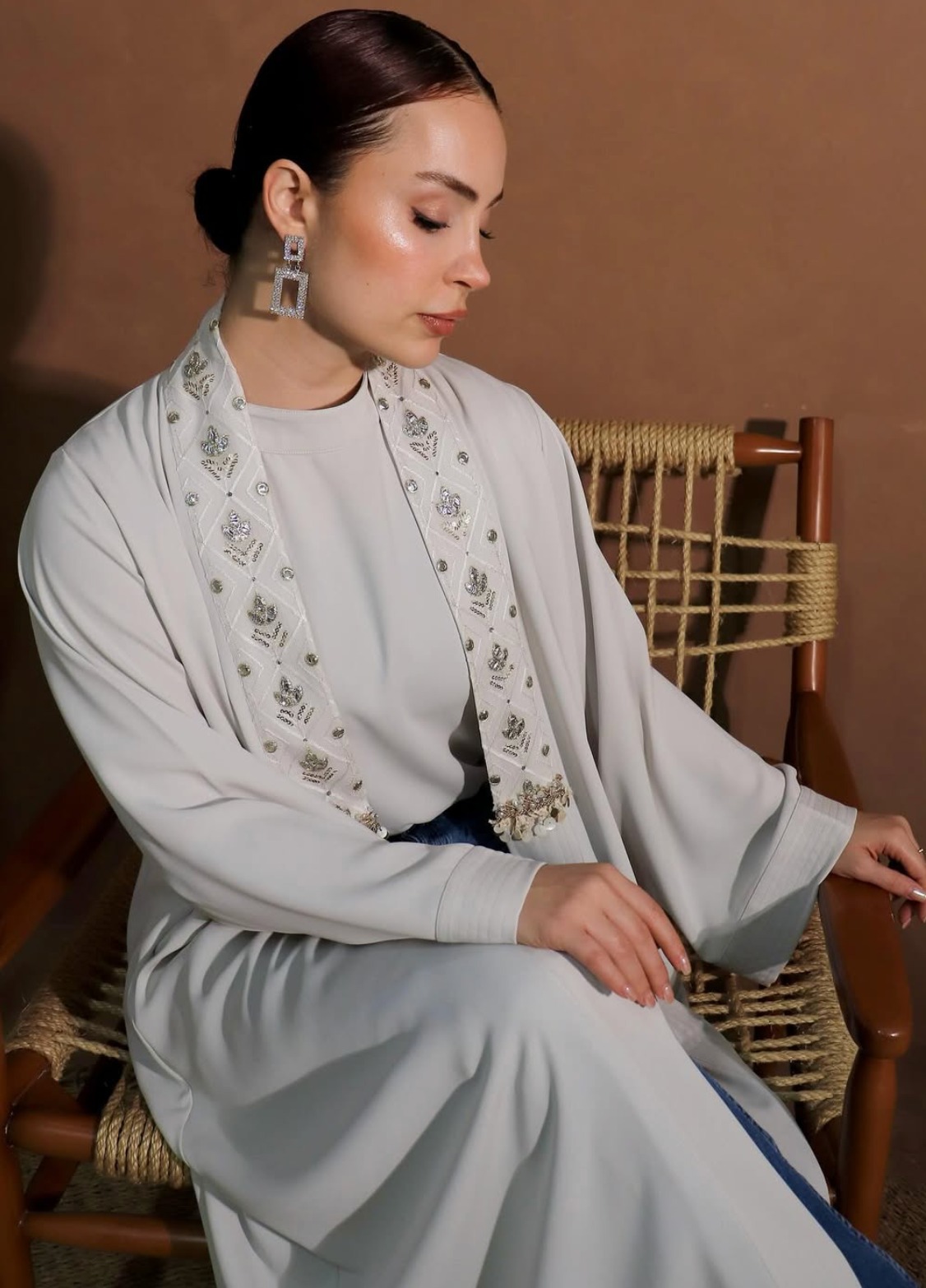 ٥- عباية من تصميم خديجة اللمكي من Kawashi Fashion