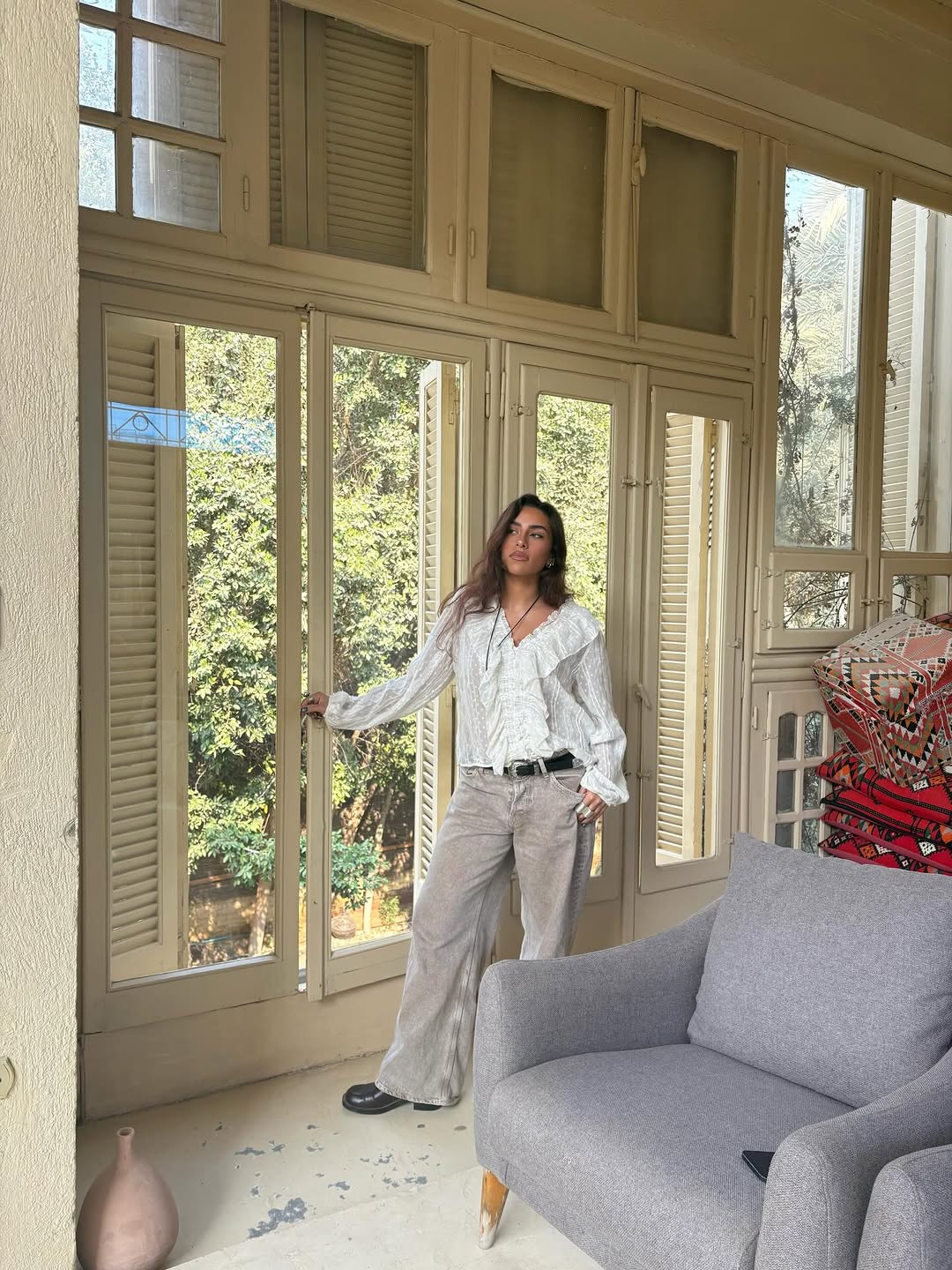 “الأناقة لا تحتاج إلى الكثير، بل إلى اختيار ذكي.”