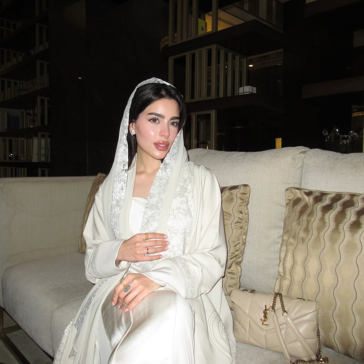 “الجمال النظيف ليس موضة عابرة، بل أسلوب يعكس جمال الملامح الطبيعية.”