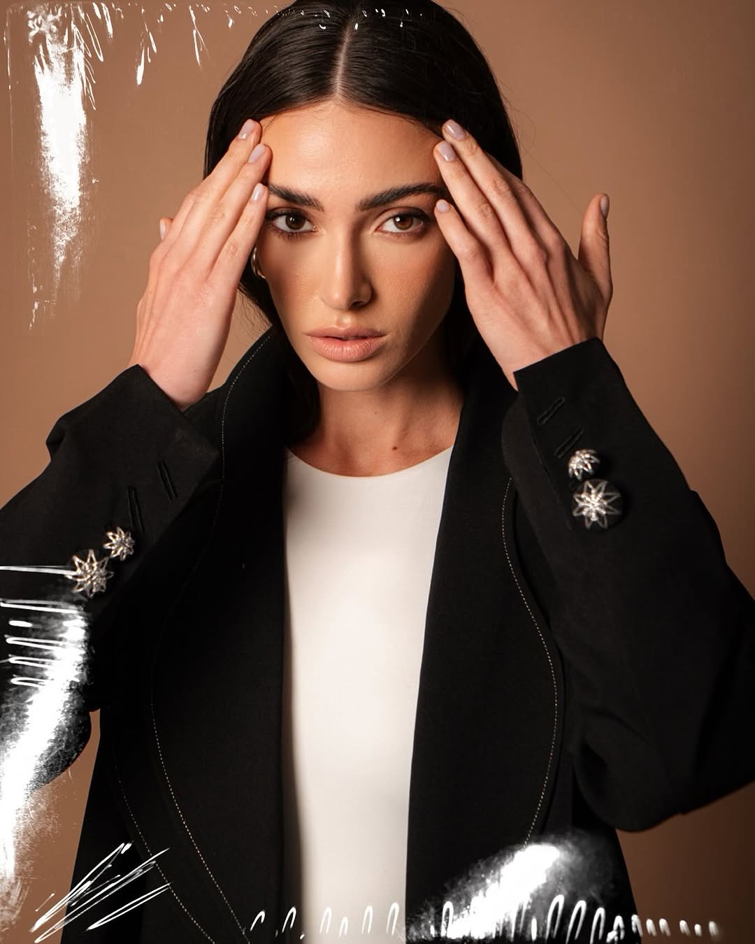 “كل تصميم يحمل بصمة تعكس رقي التفاصيل وهدوء الفخامة.”