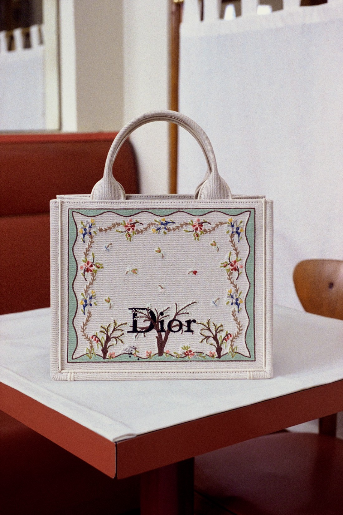 ابتكارات "جوناثان أندرسون" لدار ديور الخاصة بعيد الحب