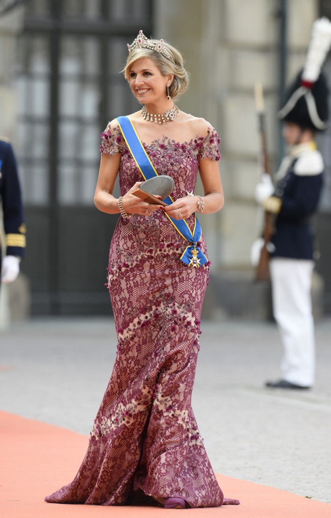 اختارت الملكة ماكسيما تاج THE MELLERIO RUBY PARURE TIARA في أول صورة لها بعد أن أصبحت ملكة