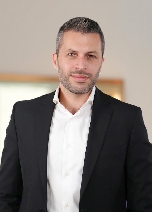 الدكتور اللبناني جورج زيادة dr.georgesziade، الإختصاصي في جراحة تجميل الوجه والعنق