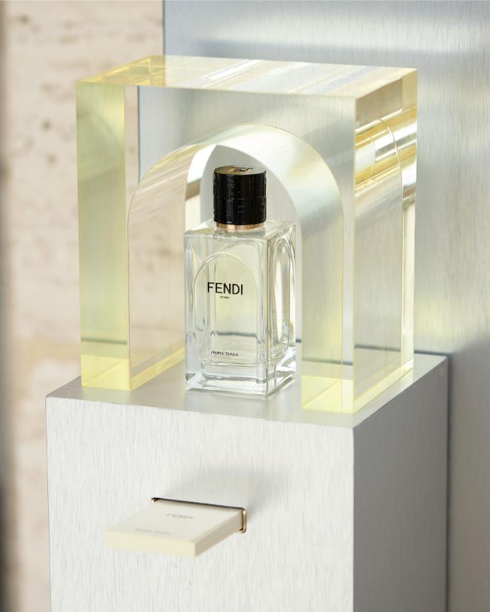 عائلة عطور  FENDI لأول مرة في تاريخها، تكشف FENDI عن مجموعة كاملة من العطور