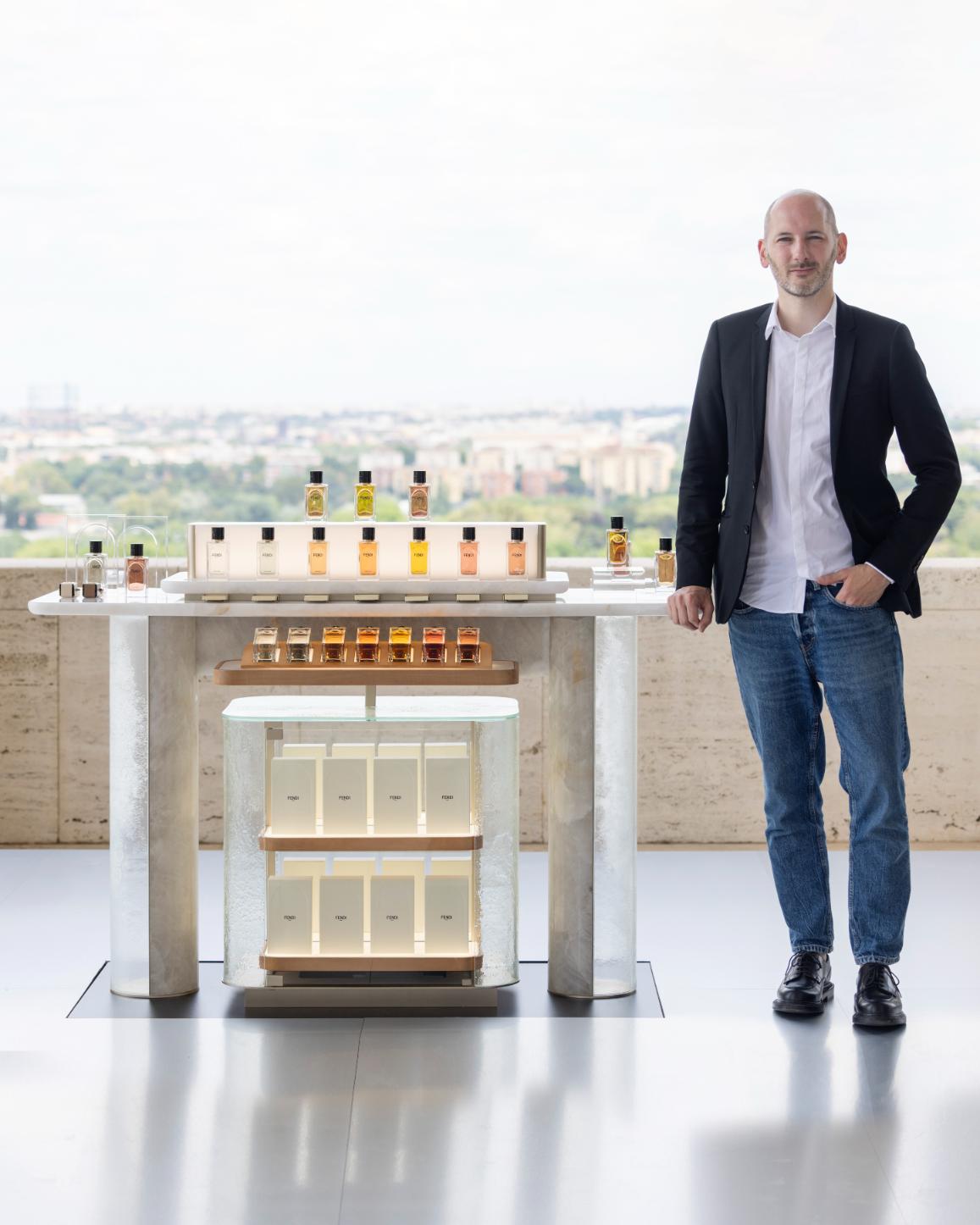 عائلة عطور  FENDI لأول مرة في تاريخها، تكشف FENDI عن مجموعة كاملة من العطور