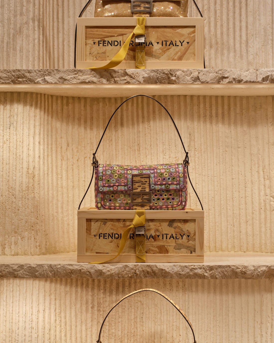 حقيبة ‏Baguette‏ تأكيد على أن كل امرأة قادرة على ابتكار نموذجها الخاص