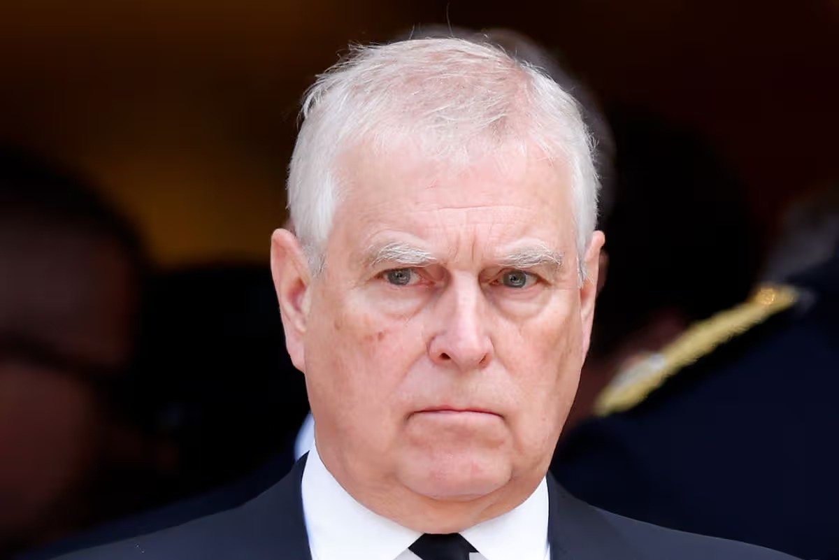 موقف الملك تشارلز: الحزم في مواجهة الفضيحة