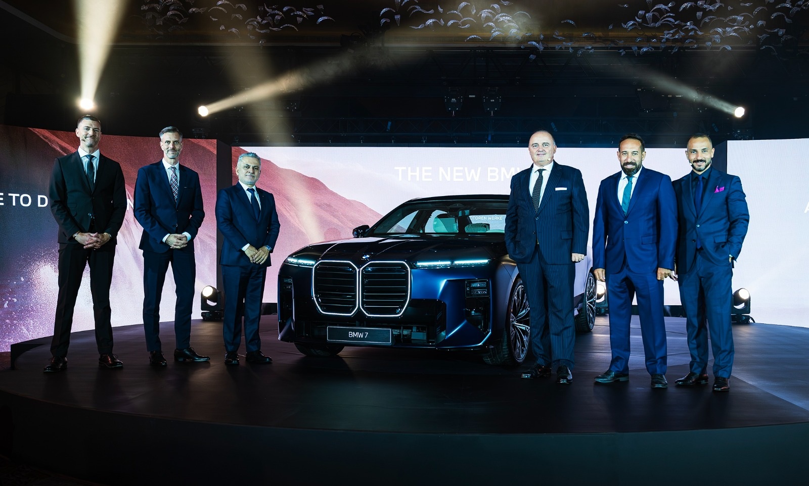 BMW تكشف من دبي عن الفئة السابعة الجديدة