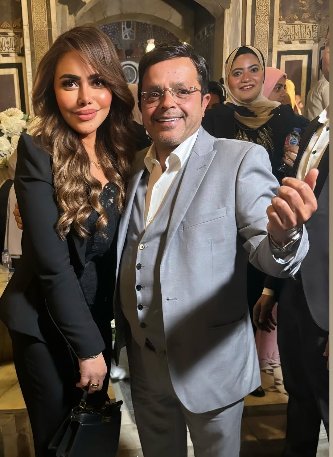 لحظات عائلية خاصة لأسرة محمد هنيدي في عقد القران