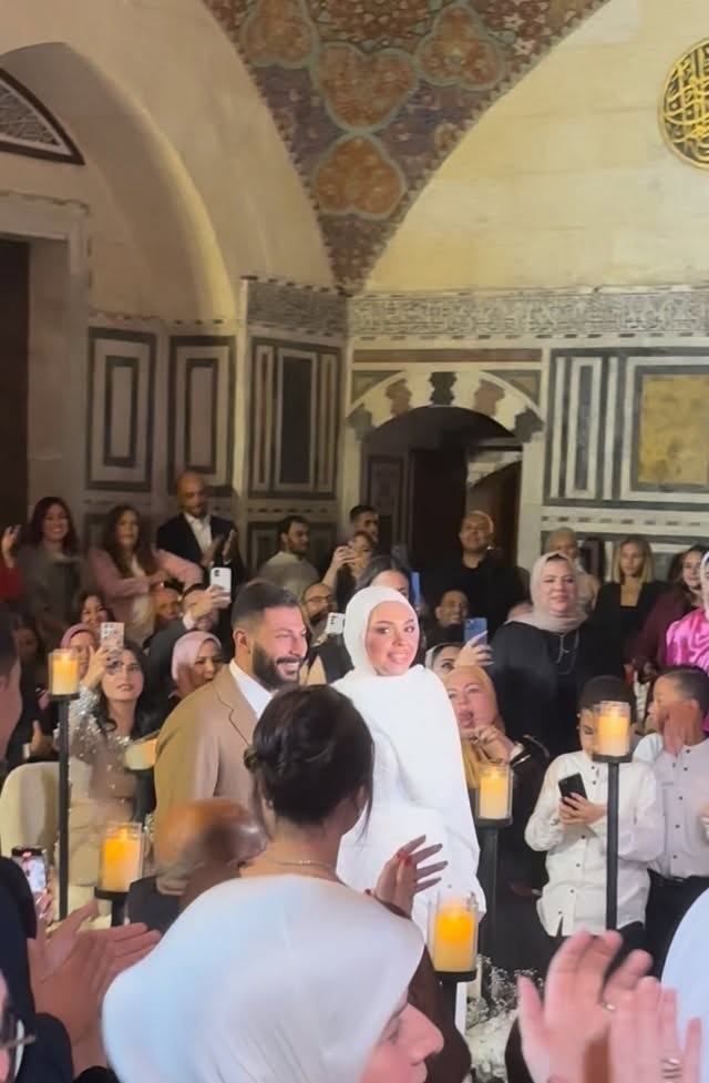 بكاء ابنة محمد هنيدي في عقد القران