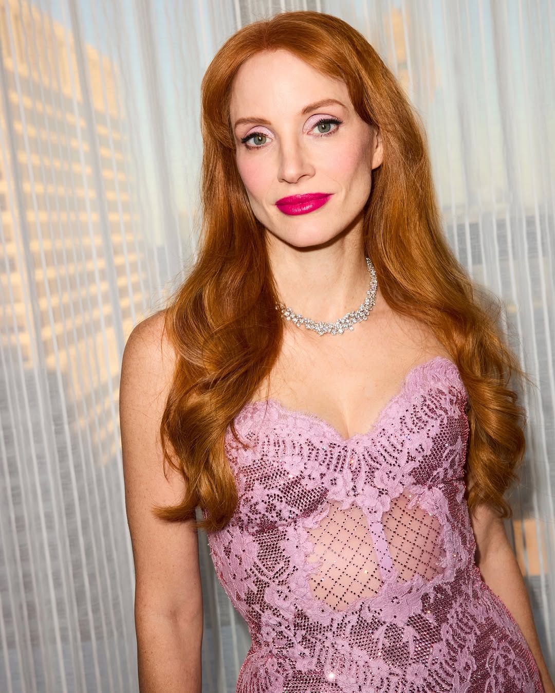 1 رئيسية ألوان أحمر شفاه زهرية ولماعة بأسلوب Jessica Chastain