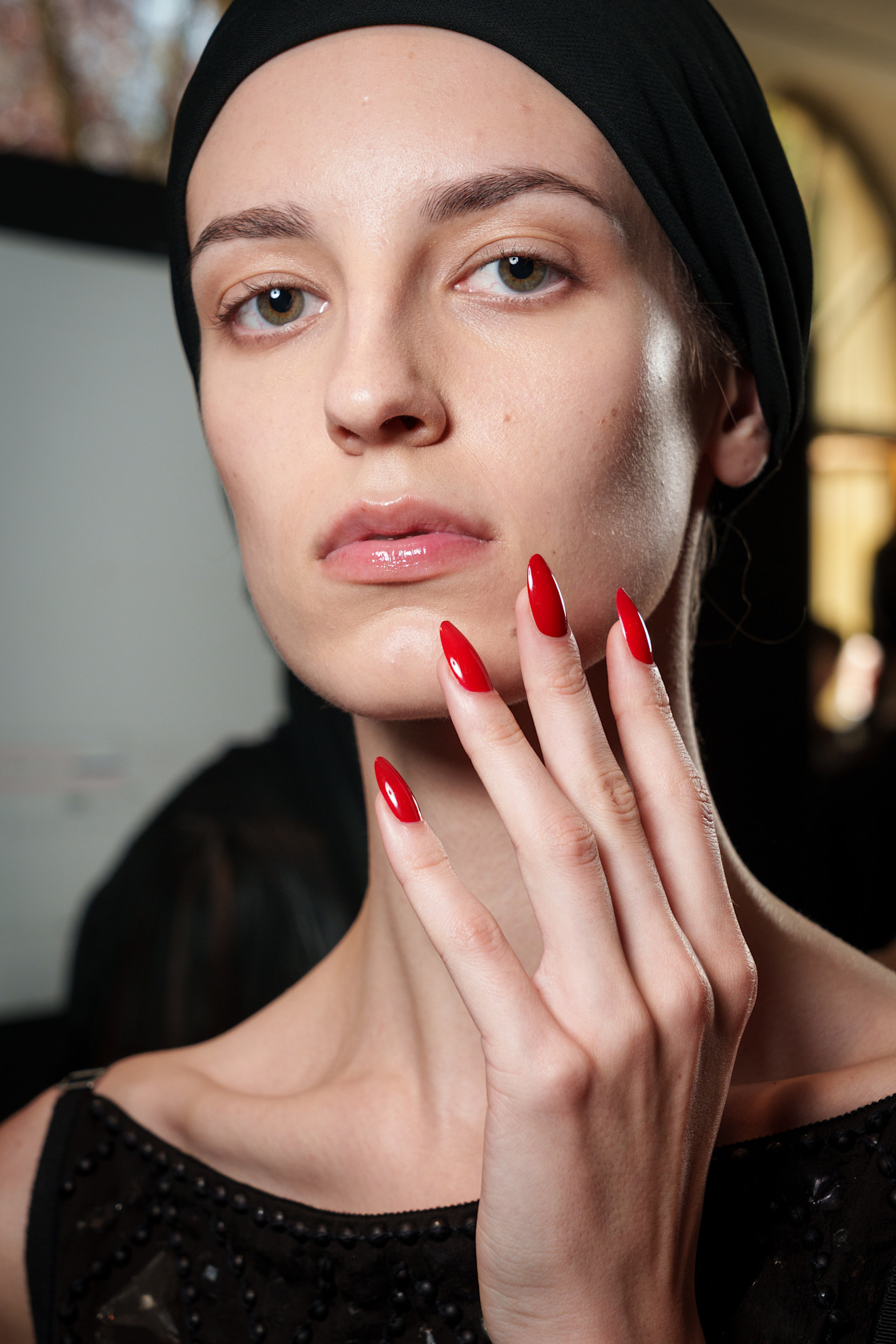 1 رئيسية ألوان مناكير حمراء بأسلوب مميز  من دار Lanvin