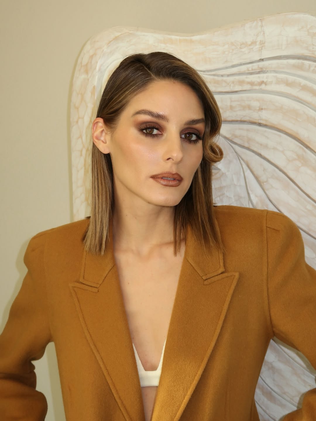 1 رئيسية إطلالة الجميلة Olivia Palermo بالمكياج البني