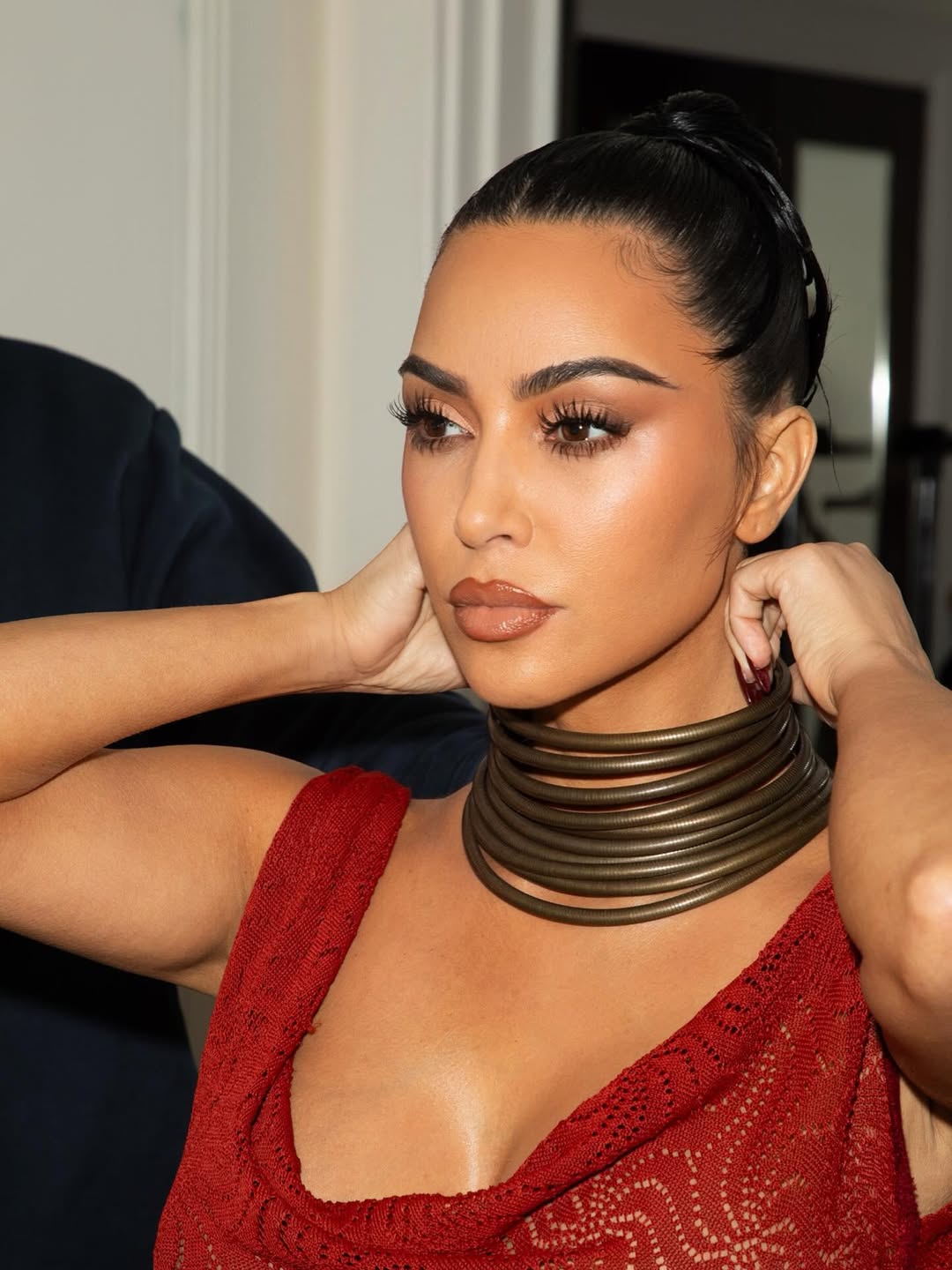 1 رئيسية اطلالةKim Kardashian  برسمات المكياج المشمشي