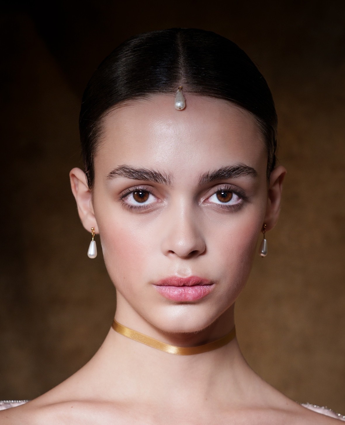 1 رئيسية البرايمر أساسي للبشرة والرقبة من دار Zuhair Murad