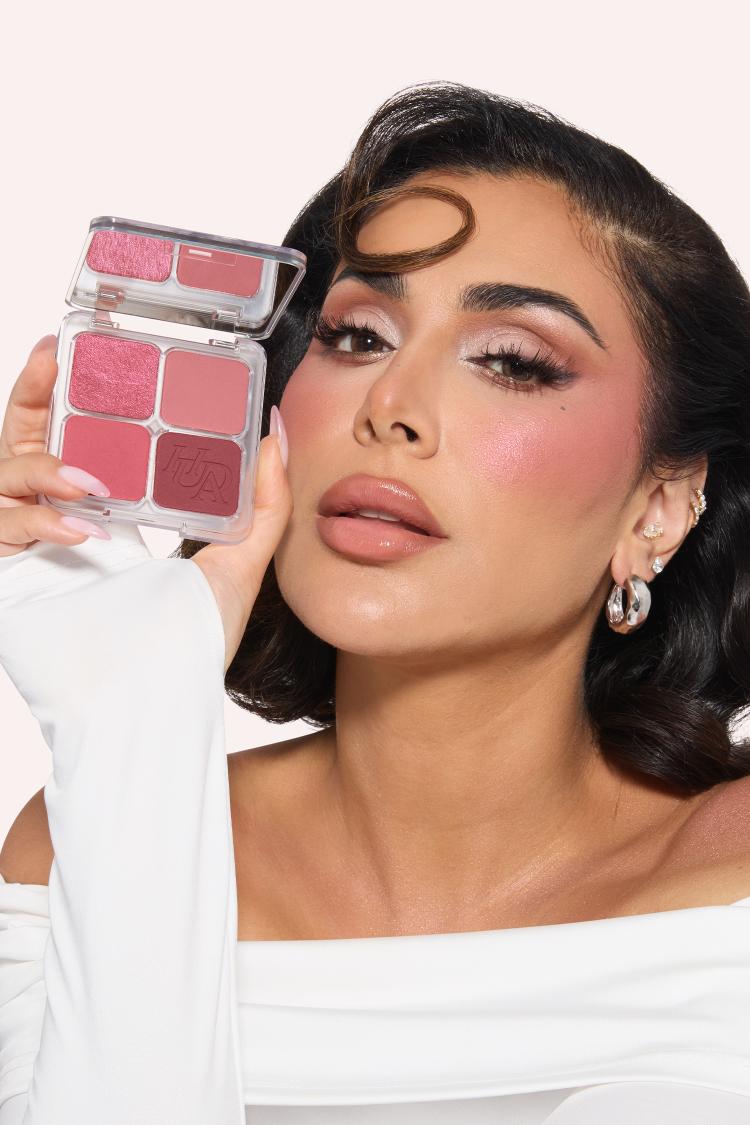 1 رئيسية باليت Blush Filter من علامة HUDA BEAUTY أوّل باليت بلاش بودرة تحمل توقيع العلامة