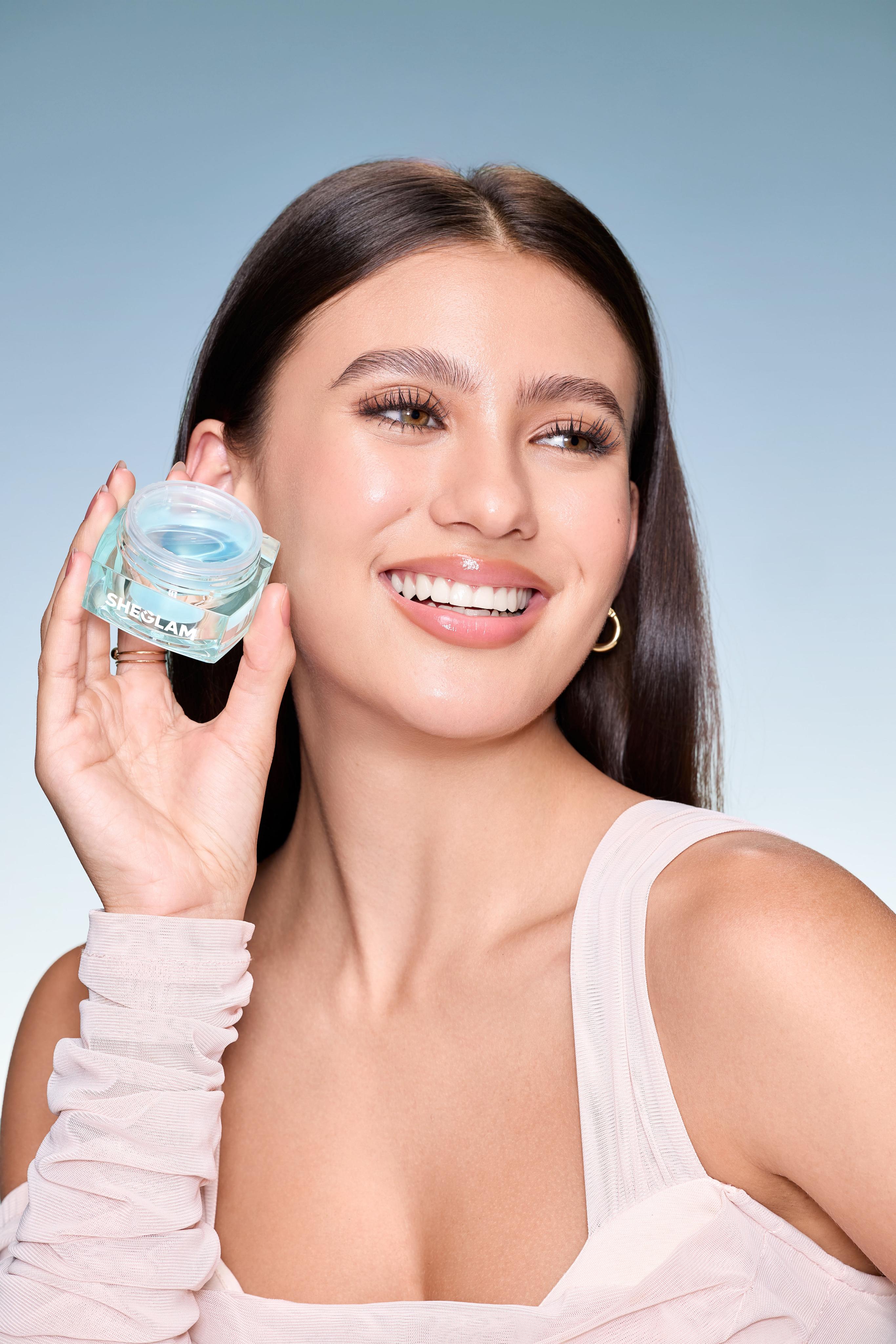 1 رئيسية برايمر HydroSlime Primer الذي يعيد تعريف تجربة تحضير البشرة للمكياج.